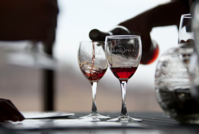 葡萄美酒配不同的美味佳肴有哪些风味？