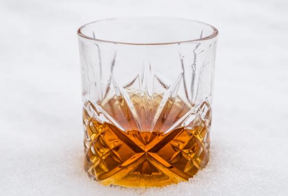 威士忌瓶底有沉淀物还能喝吗？