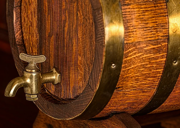 橡木桶培养葡萄酒的作用是什么？