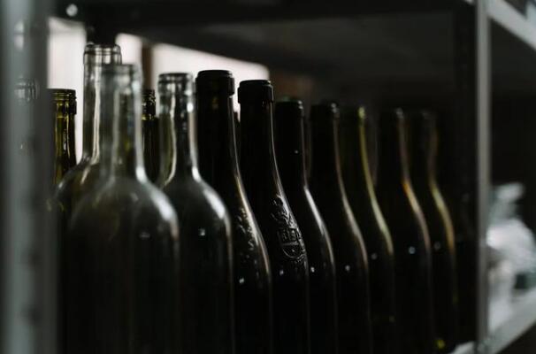 因玻璃瓶短缺，西班牙葡萄酒没有瓶子可装