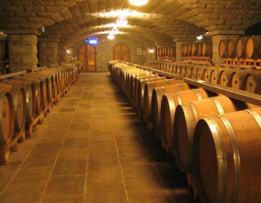 山东省共有2851家葡萄酒企业，位居全国首位