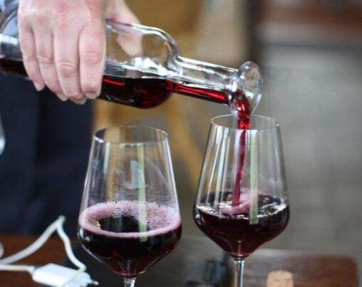 最新研究：适量喝葡萄酒有助于预防 2 型糖尿病