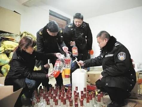 四川省岳池县警方破获一起销售假冒高档白酒案件