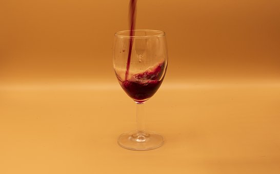 红葡萄酒是不是颜色越深，酒质就越好？