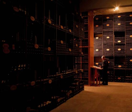 卢森堡王子拍卖私人酒窖藏酒，拍卖所得达到623.85万美元