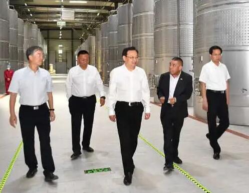 宁夏人大常委会主任率队调研贺兰山东麓葡萄酒产业高质量发展情况
