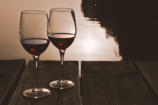 波尔多vs勃艮第:法国最受欢迎的两种葡萄酒的区别