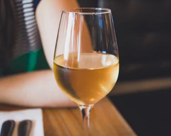 白葡萄酒会过期变质吗？