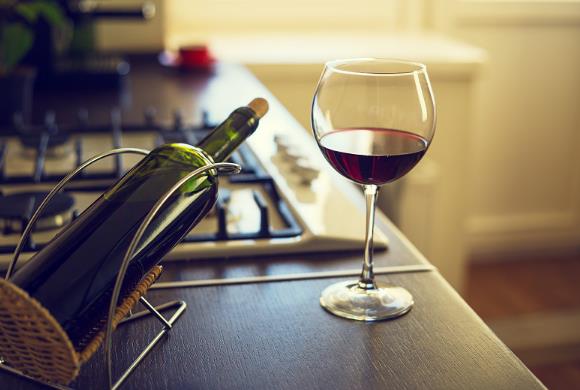 葡萄酒有点酸味能喝吗？