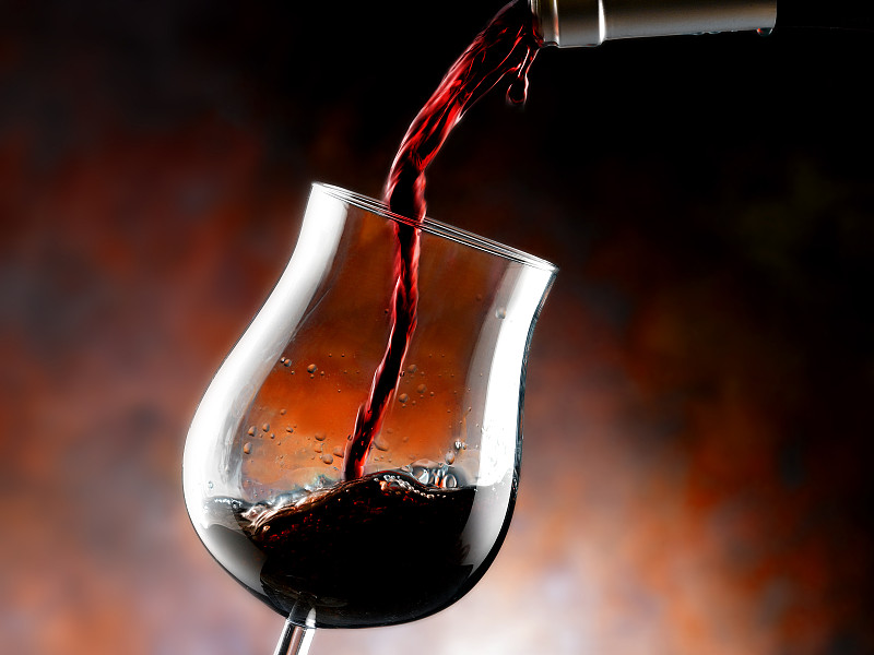 如果葡萄酒闻起来像焦油或烧焦的橡胶，这意味着什么？