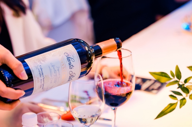 享受“圣丽塔园林收藏赤霞珠”葡萄酒，品味大自然之美