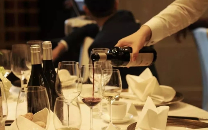 葡萄酒的侍酒顺序之通用法则 涨知识了吗？