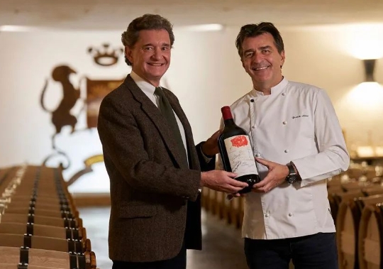 一批慈善拍卖的木桐罗斯柴尔德2021年葡萄酒已售出237,500欧元