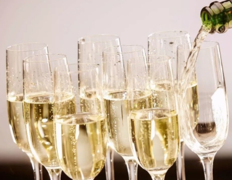 2023年香槟销量下降8.2% 通过保持价值香槟对未来保持乐观