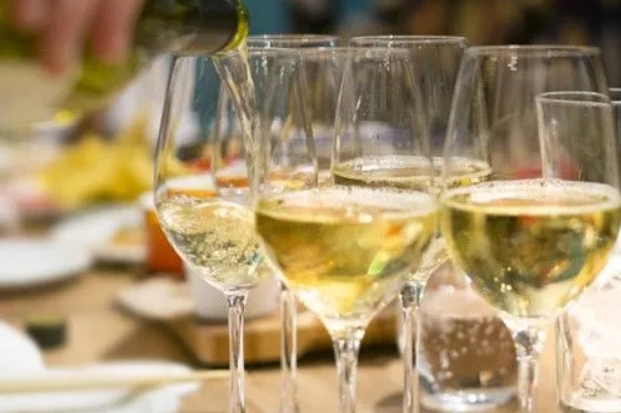 白葡萄酒或将成为中国葡萄酒逆境上升的品类 白葡萄酒在中国消费量增长了40%
